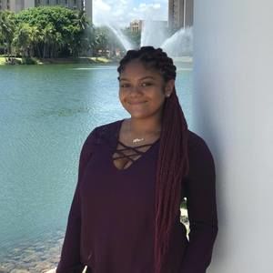 Meet your Posher, Adriana